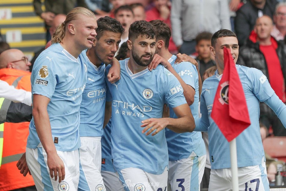 因膝伤缺席 因膝伤缺席